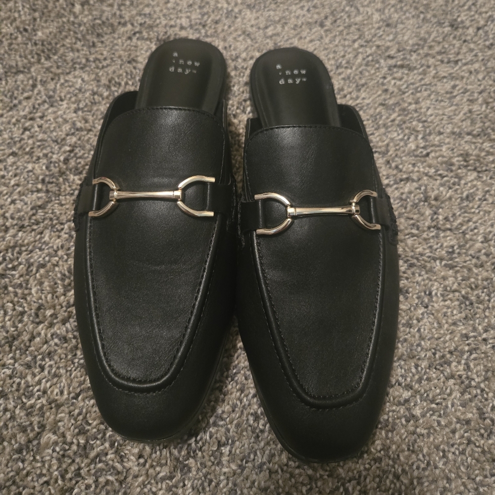 Women's black mule shoes